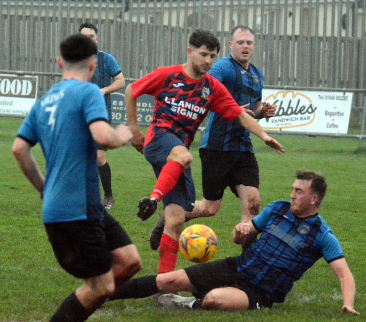 Hakin United defend strongly against Monkton Swifts at the Obs